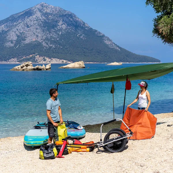 Acampar con el remolque para bicicletas SUP en Grecia