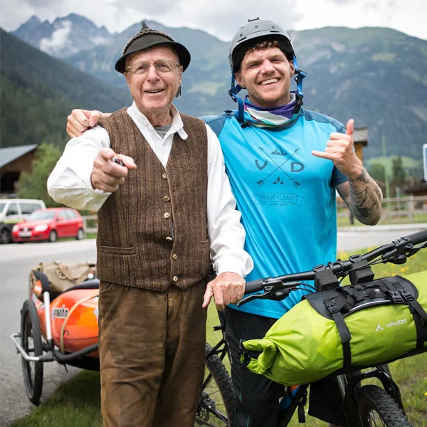 Excursión en kayak con bicicleta por los Alpes